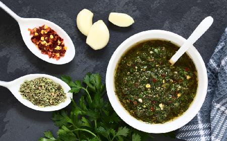 Chimichurri: pietruszkowy sos do steków z Ameryki Południowej