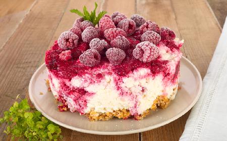 Delikatne ciasto z ryżu z malinami, bez pieczenia