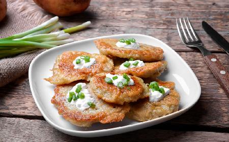 Pyszne placki ziemniaczane pieczone w piekarniku