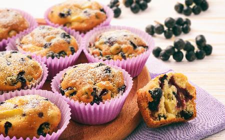 Muffiny z aronią i jabłkiem: sprawdzony przepis