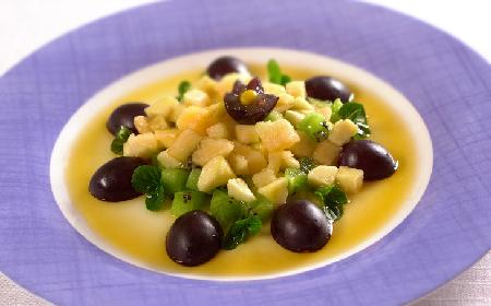 Pepino: sałatka owocowa z psianką melonową