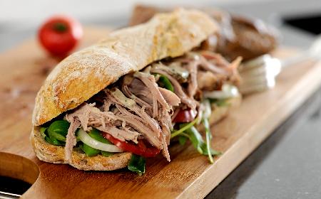 Kanapka z szarpaną wieprzowiną sous vide