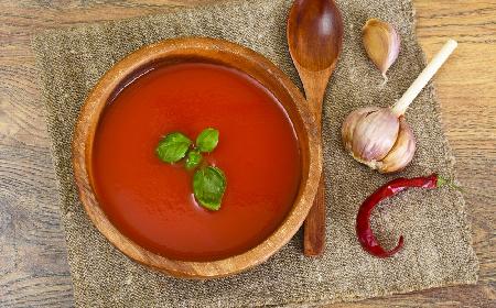 Pikantna zupa mleczna: przepis na rozgrzwającą potrawę na zimę