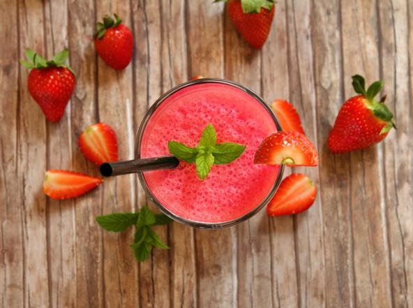 Lemoniada truskawkowa: orzeźwiający napój ze świeżych truskawek