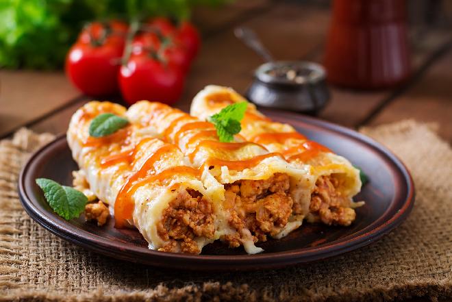 Cannelloni z mięsnym farszem w sosie pomidorowym: przepis